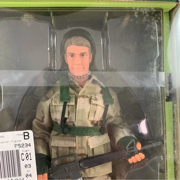 World Peacekeepers with Soldier and Locker Box Action Figure. - Picture 6 of 9